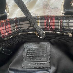 I’m selling a new coach bag with tags